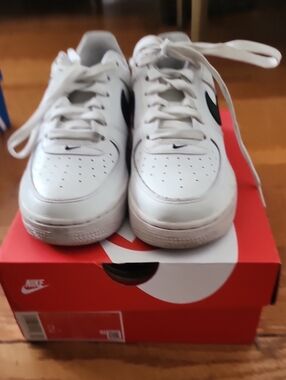 Nike Court Borough Low